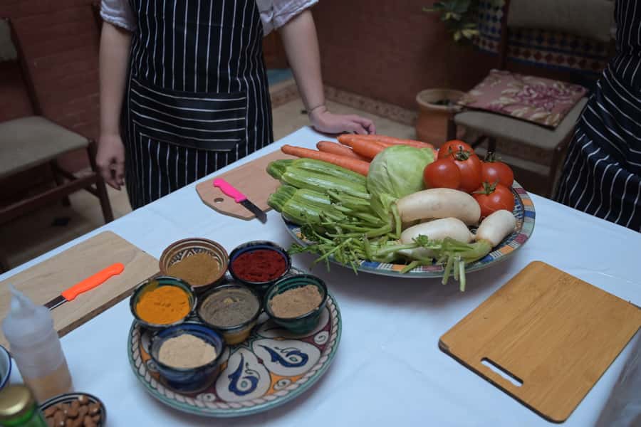 Marrakech: Moroccan Cooking Class for vegetarians and vegan - Preparing starters, tagine, and dessert