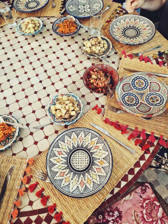 Marrakech: Moroccan Cooking Class for vegetarians and vegan - Eating together on the terrace