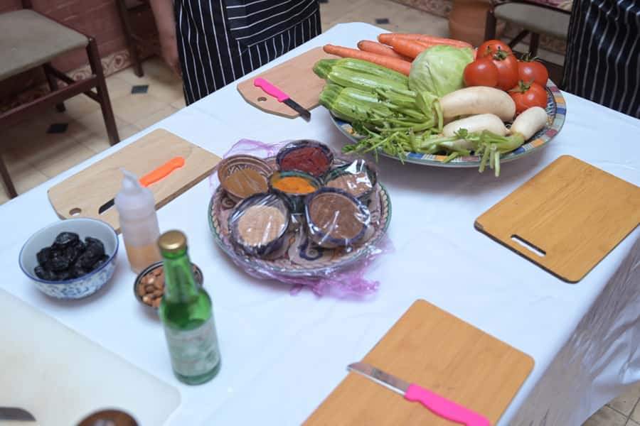 Marrakech: Moroccan Cooking Class for vegetarians and vegan - Learning Moroccan spices before cooking