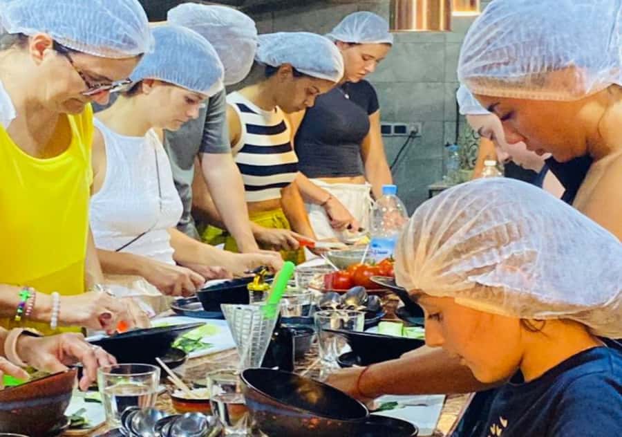 Marrakech: Moroccan Cooking Class with Pickup - Mint Tea and the Menu Briefing