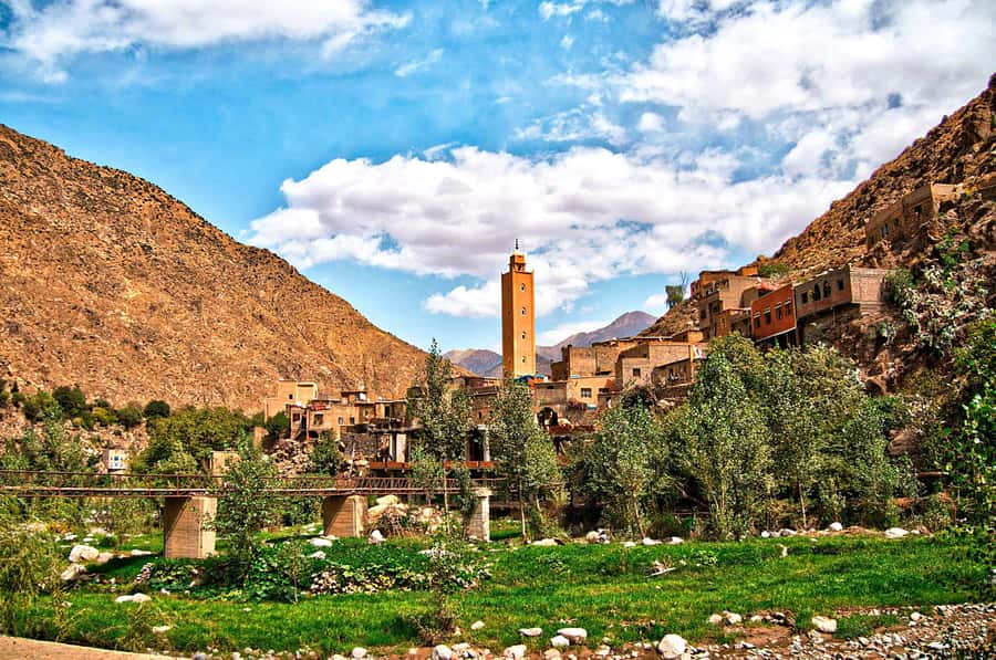 Marrakech: Ourika Valley with guid + lunch +Atlas Mountains - The road from Marrakech to the Atlas foothills