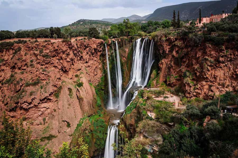 Marrakech: Ouzoud Waterfalls Guided Day Trip with Boat Ride - Lunch above the cascades