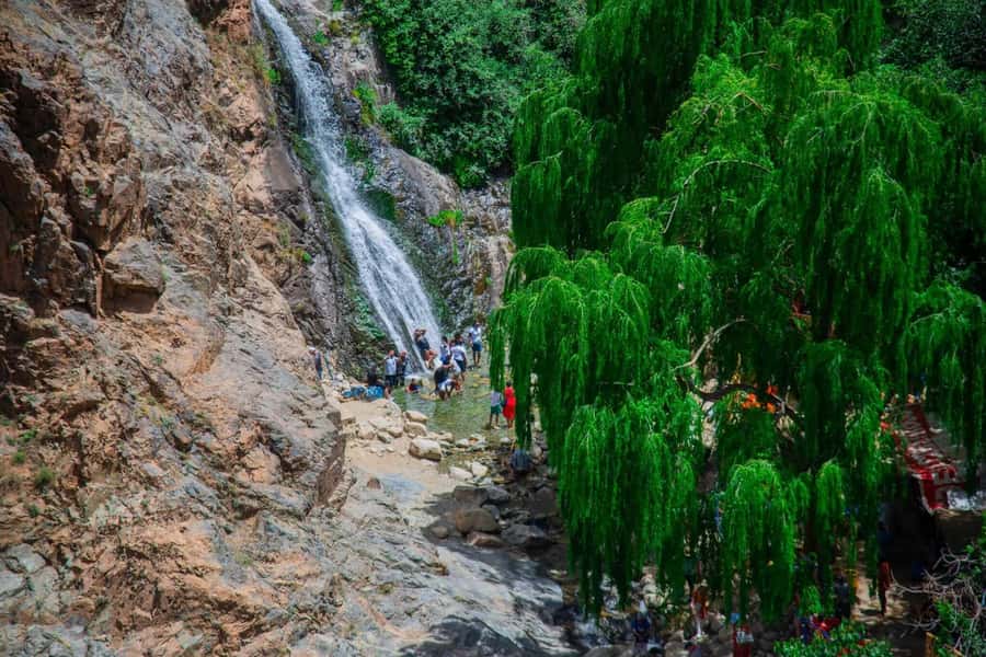 Marrakech: Ouzoud Waterfalls Trip, Guide & Boat + Lunch - Lunch with a view, and one important caution