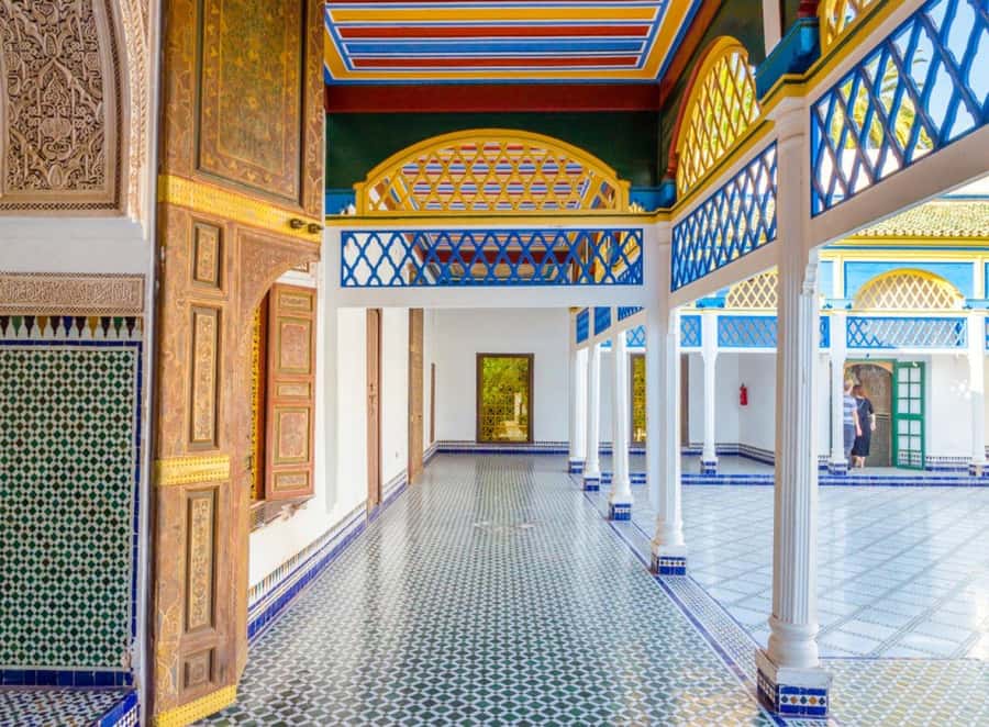Marrakech: Saadian Tombs, Bahia Palace, Medina and Souk Tour - Following the Medina into the souks