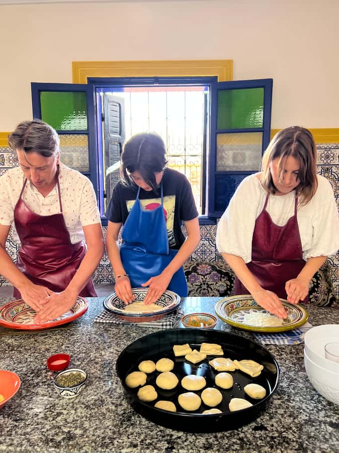 Marrakech: Traditional Moroccan Crepes & Bread Cooking Class - Finding the workshop near Bab Doukkala