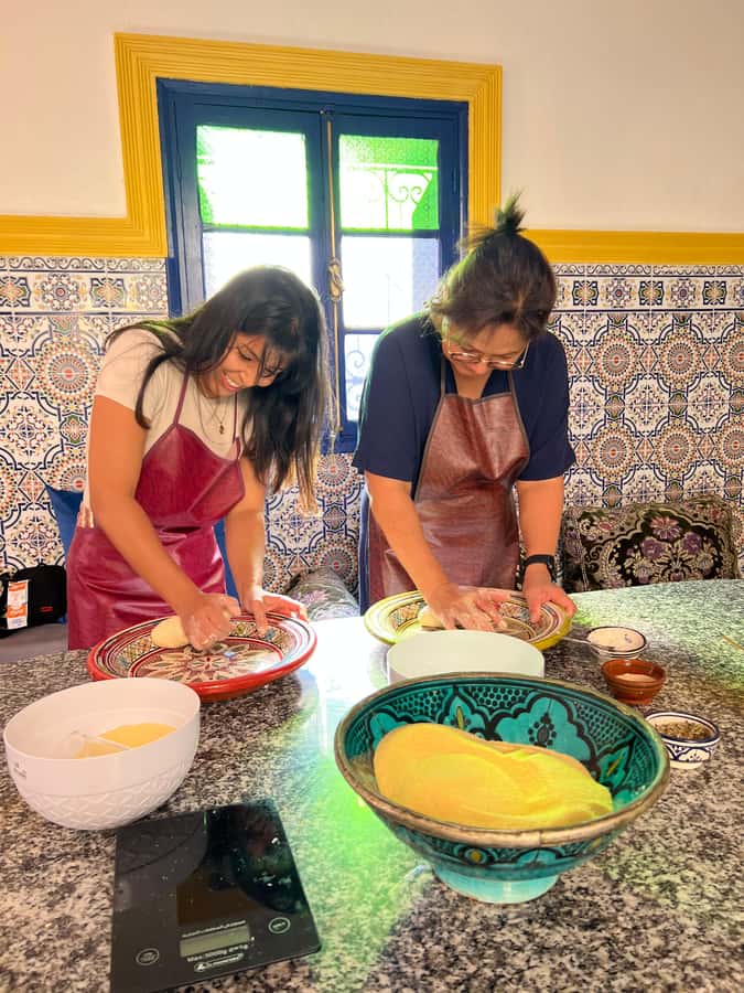 Marrakech: Traditional Moroccan Crepes & Bread Cooking Class - How the two-hour class unfolds