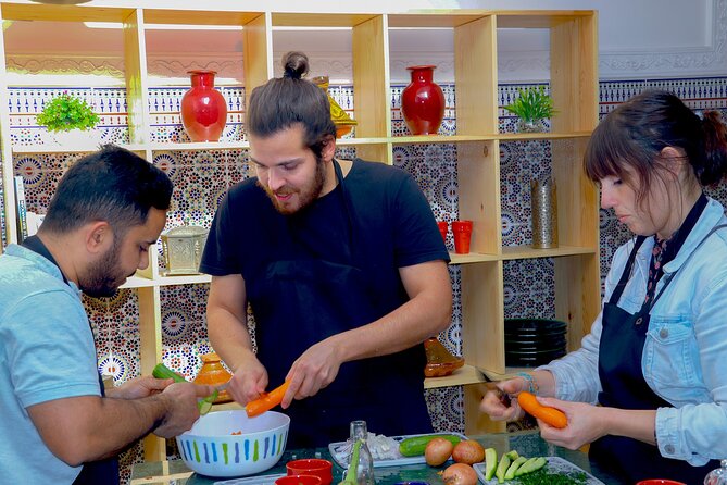 Marrakesh cooking class with chef Hassan - Local dishes - Mint tea before the chopping begins