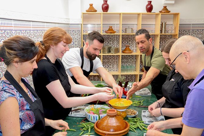 Marrakesh cooking class with chef Hassan - Local dishes - Preparing several tagines as one team