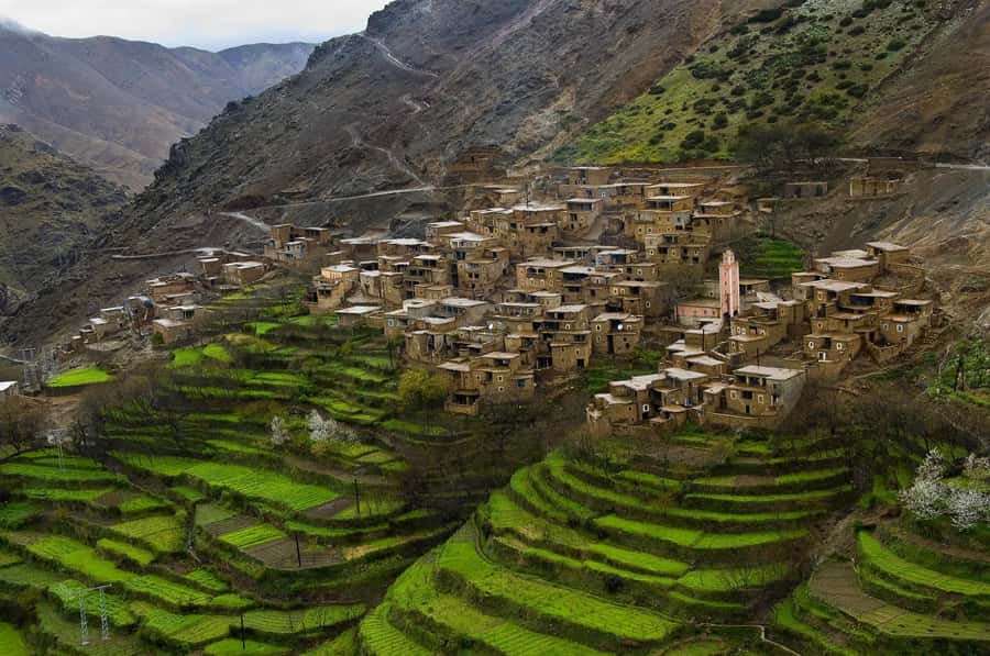 Marrakesh: Desert & Mountain Tour with Camel Ride & Lunch - Walking through Imlil Valley