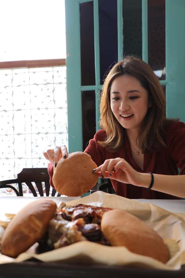 Marrakesh: Guided Street Food Tasting by Locals - Méchoui, tangia, kofte, and fresh bread