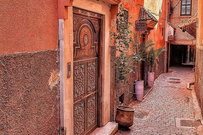 Medina of Marrakech Walking Tour - Saadian Tombs: a royal stop with an extra cost