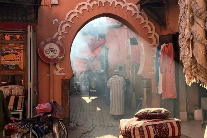 Medina of Marrakech Walking Tour - Bahia Palace and the risk of a rushed visit