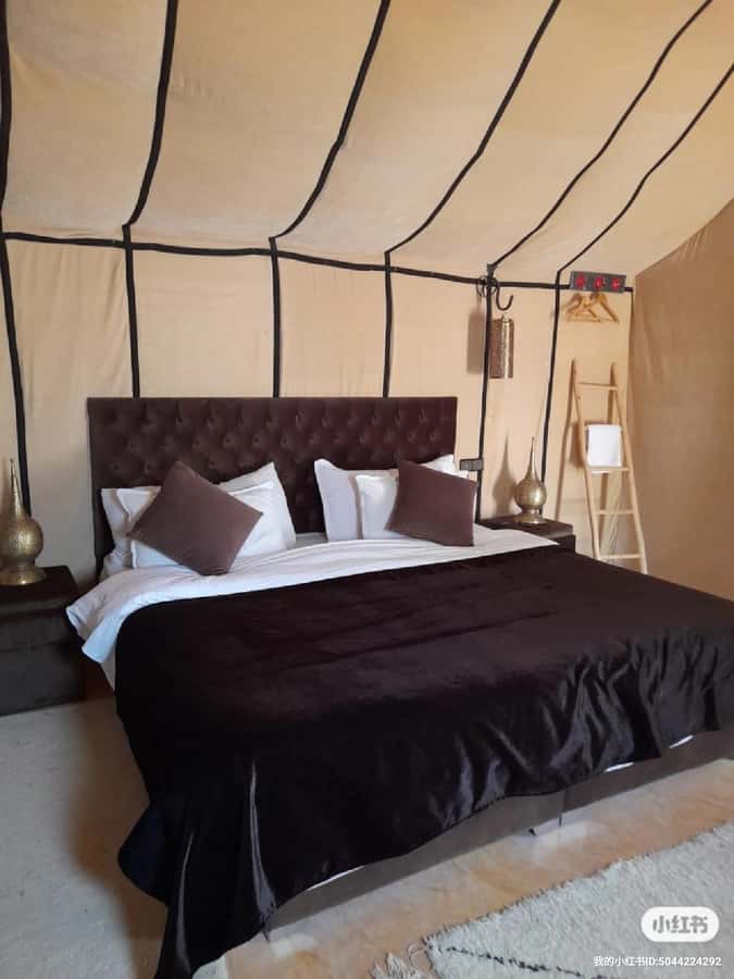 Merzouga: Overnight Stay in Luxury Desert Tent with Dinner - Dinner under canvas and a private desert tent