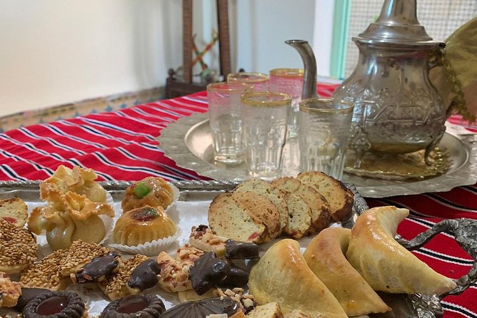 Moroccan Hands on traditional pastries & Tea class in Marrakech - Starting with Moroccan tea, coffee, and a family welcome