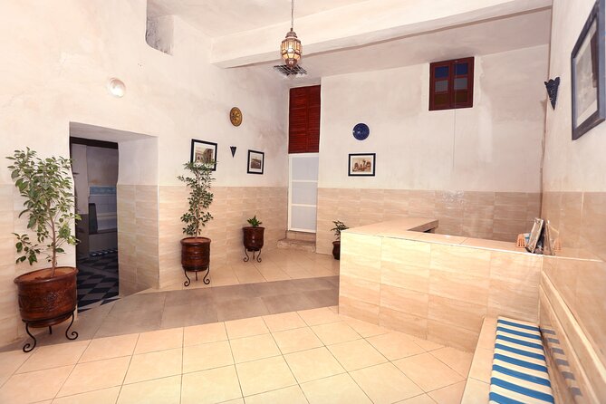Mouassine the real traditional Moroccan Hammam - Ghassoul, shampoo, and the final wash