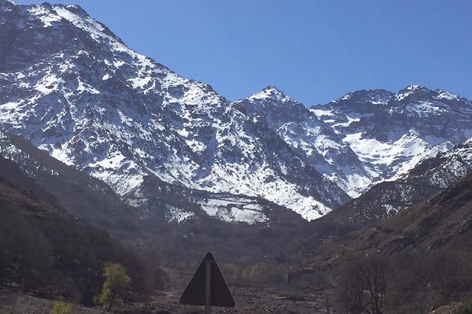 Private Day trip Atlas Mountains and 5 Valleys -All inclusive- - A Berber family lunch in Ait Fares