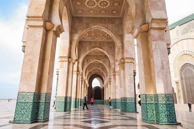 Private Guided Tour of Casablanca Including Mosque Entrance - The Moroccan craft stop and the shopping question