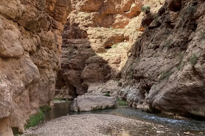Private Monkey Fingers Canyon Hike - Scrambling through the Monkey Fingers formations