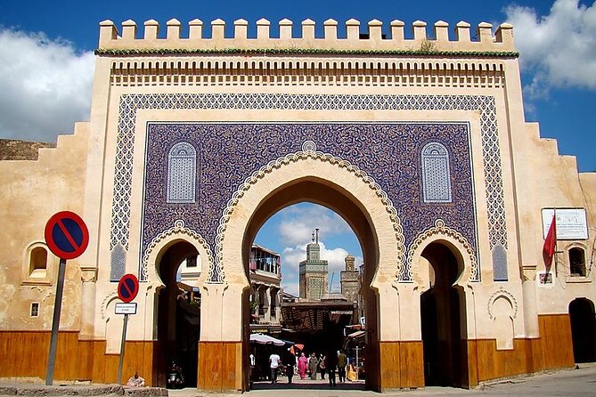 Shared Half Day Guided Fes Tour with Local Guide - Bab Boujloud and the first steps into Fez el-Bali