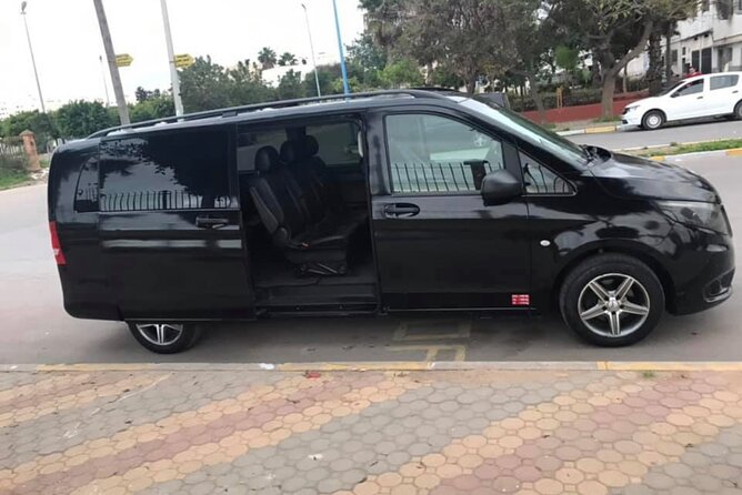TAXI Airport private transfers - Meeting your driver outside the terminal