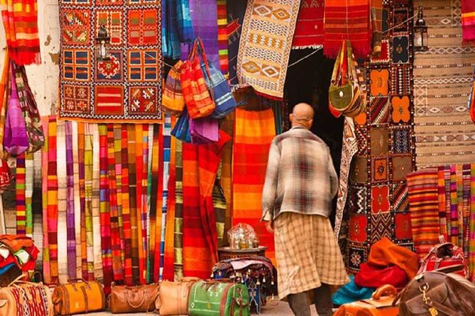 Traditional Souks Shopping Private Tour in Casablanca - Entering the old Medina