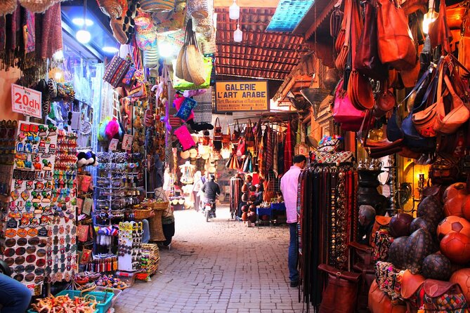 VIP shopping tour in the local souks of Marrakech - When to go and how to handle the square